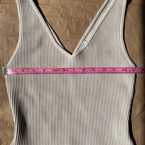 Aritzia Babaton Sculpt Knit Double V Tank in Matte Pearl, Size S, EUC - Picture 4 of 7